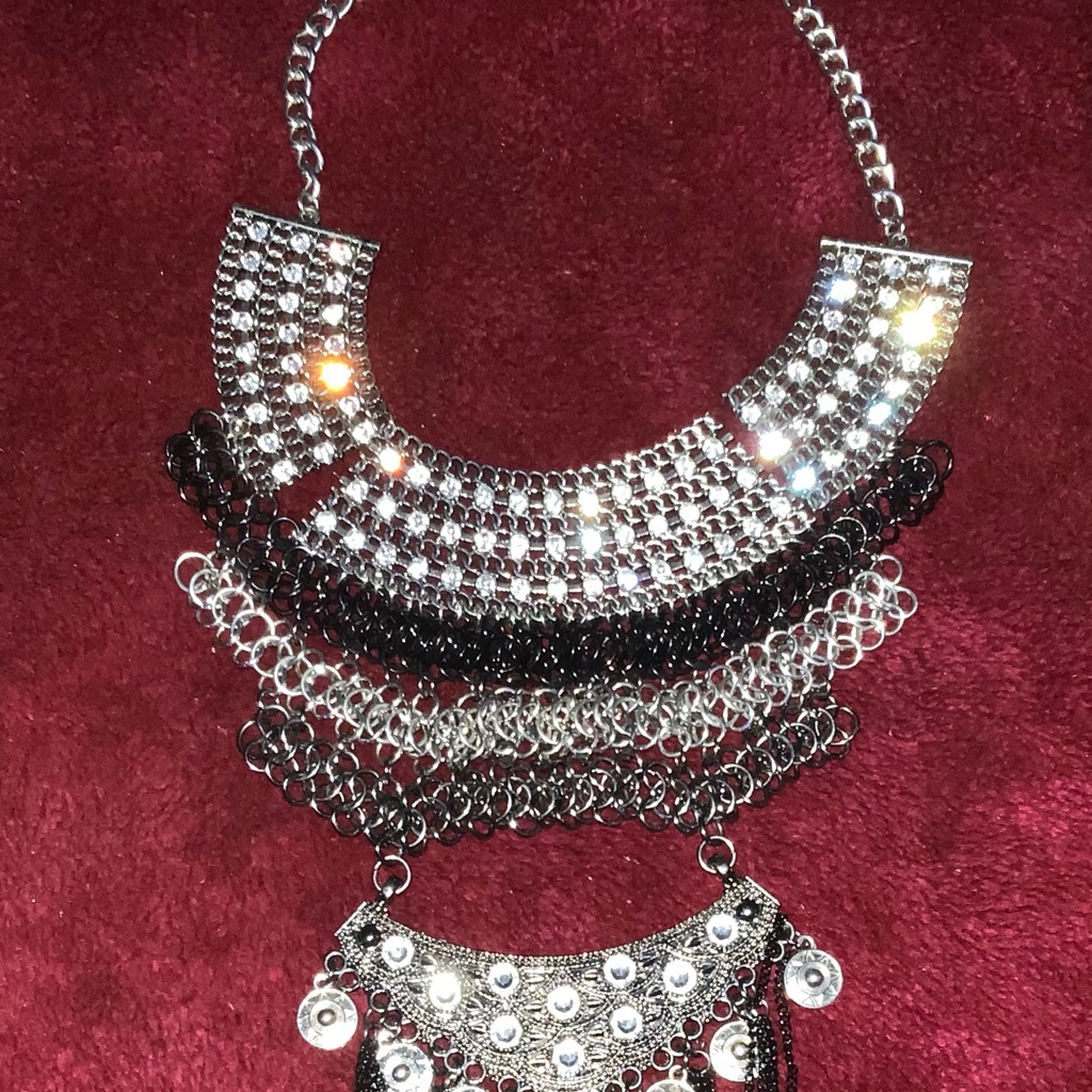 Chandelier Style Necklace, Black And Silver With A Antique Look.